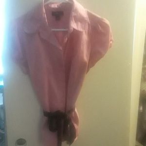 Is button w belt blouse ,motherhood blouse,George